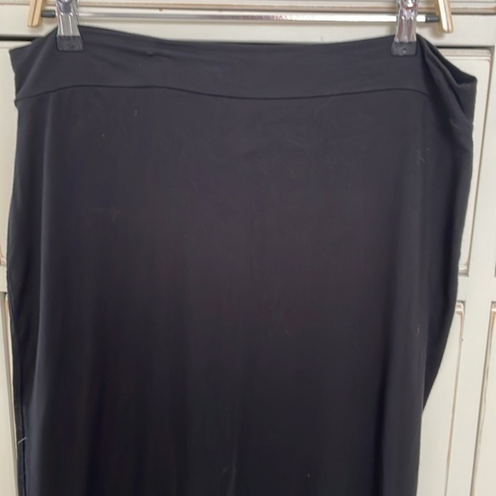 Three Dots long knot skirt with back slit: